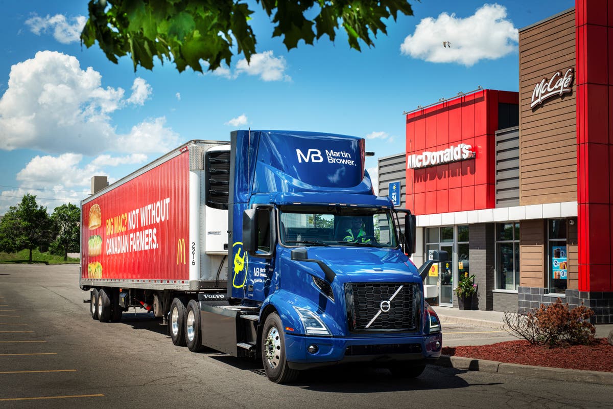 Volvo Trucks Customer Martin Brower Expands VNR Electric Fleet to Help