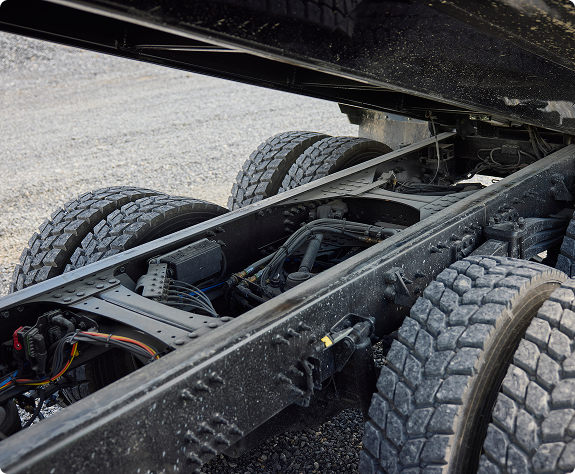 High-tensile steel frame rails delivers the strength and rigidity to handle heavy loads and punishing conditions with confidence.