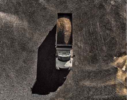 A frone view of the Volvo VNX with sand at the back of the truck.