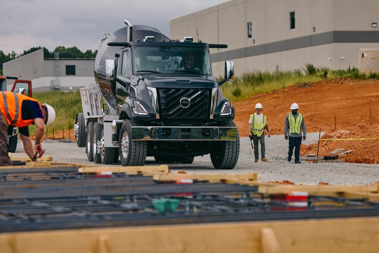 The Volvo VNX at a construction site around workers.