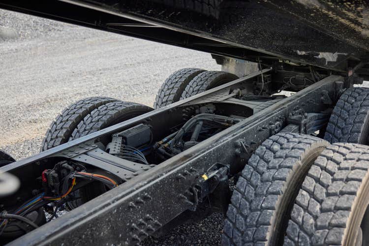 A clean frame rail for the body mounting of the Volvo VNX