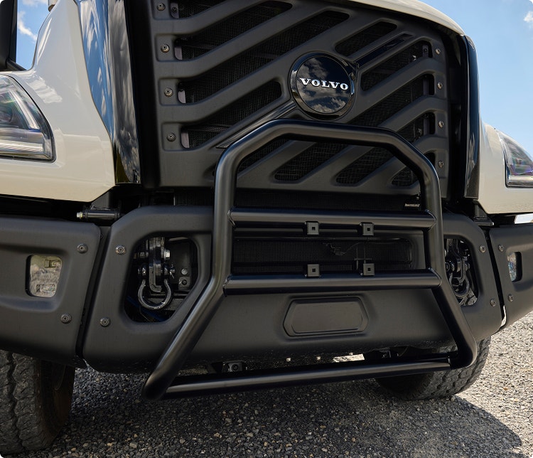 A close-up view of the grille of a Silver colored Volvo VNX.