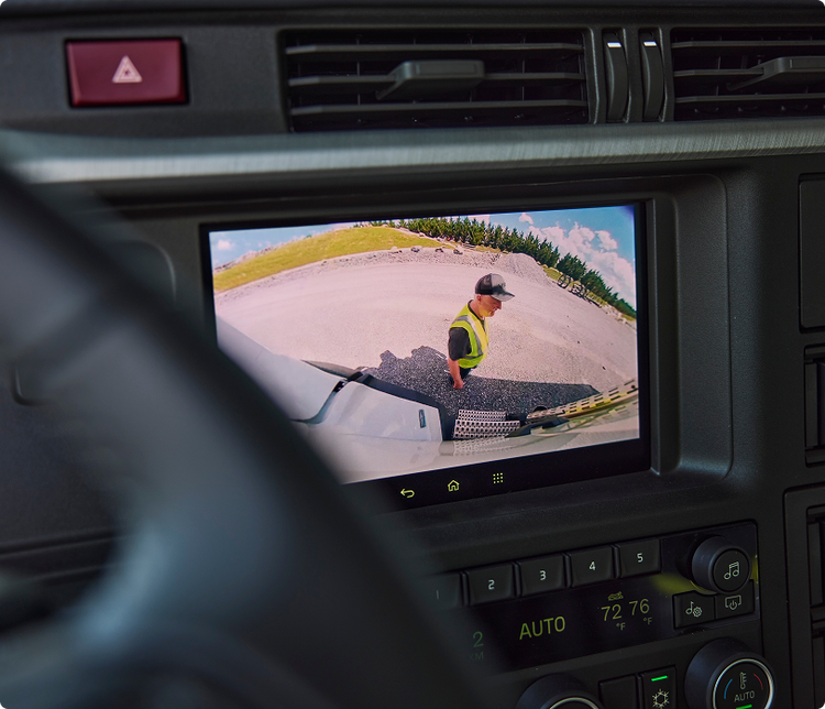 A view of the High-resolution side and rear cameras that provide full visibility, helping drivers maneuver, back up, and change lanes with greater confidence.